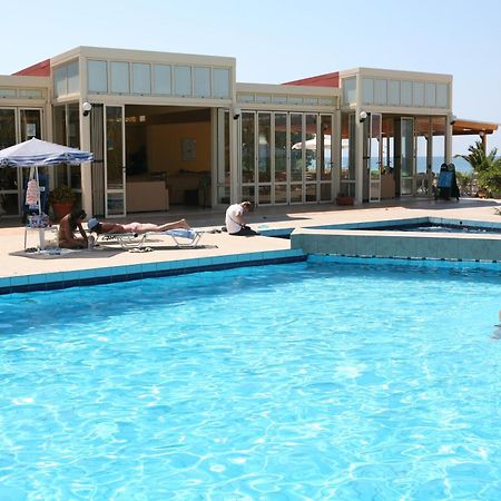 Hotel Kathrin Beach Adelianos Kampos Eksteriør billede