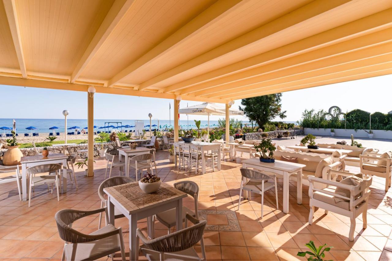 Hotel Kathrin Beach Adelianos Kampos Eksteriør billede