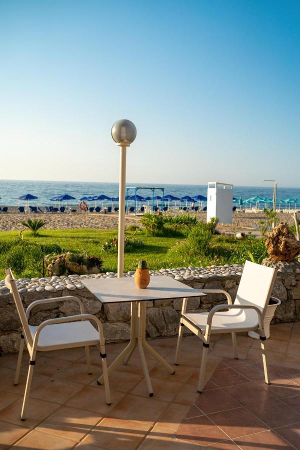 Hotel Kathrin Beach Adelianos Kampos Eksteriør billede