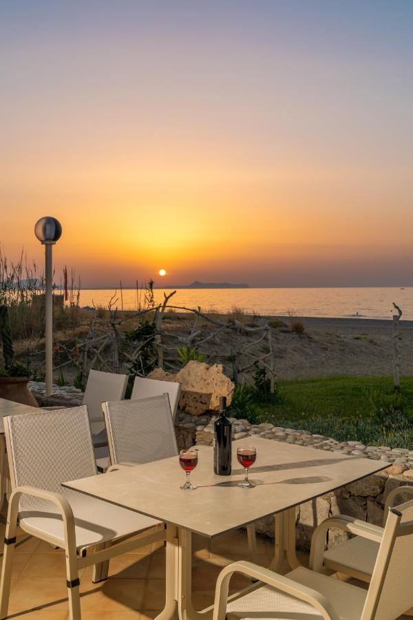 Hotel Kathrin Beach Adelianos Kampos Eksteriør billede