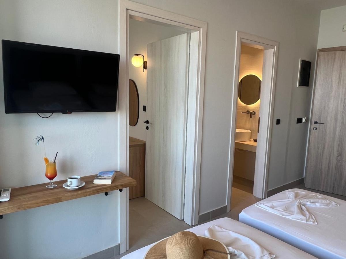 Hotel Kathrin Beach Adelianos Kampos Eksteriør billede