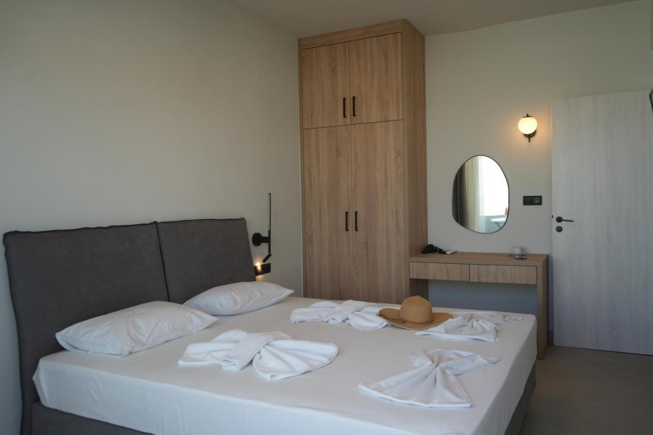 Hotel Kathrin Beach Adelianos Kampos Eksteriør billede