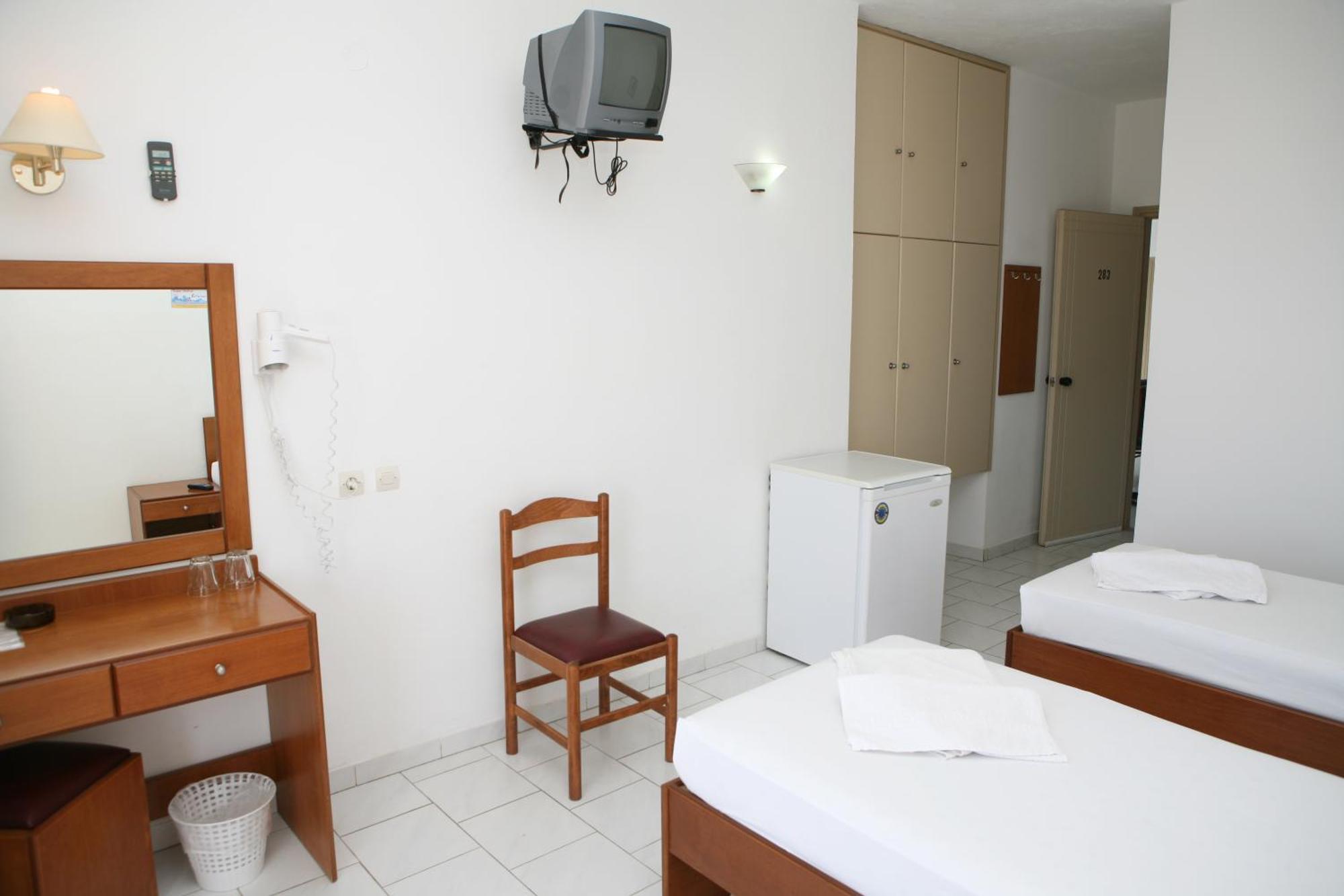 Hotel Kathrin Beach Adelianos Kampos Eksteriør billede